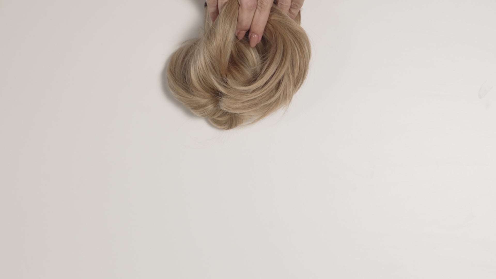 caramel blonde ponytail clipin hair extension